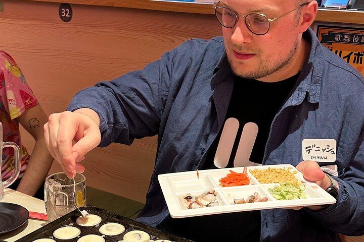 Takoyaki Party & Shinjuku Night Tour in Tokyo ※Unlimited Drinks