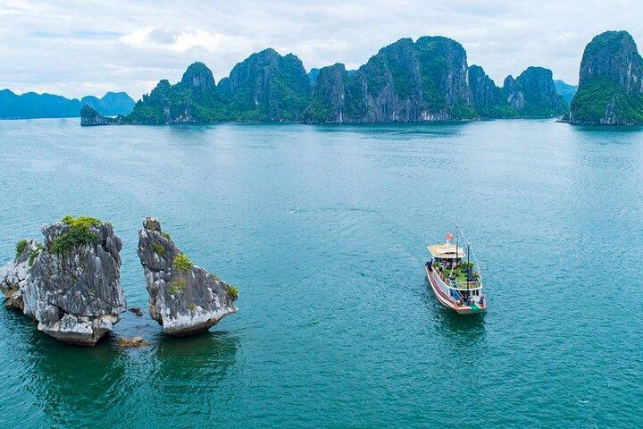5-Days North Vietnam Package Tour: Hanoi, Halong Bay and Mai Chau