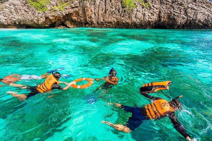 Private VIP speed boat to Phi Phi Island
