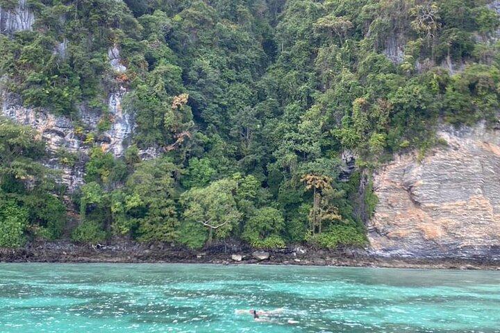 Private VIP speed boat to Phi Phi Island