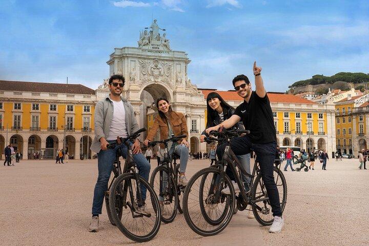 Private Lisbon 360º Guided Tour: Boat Trip, Bike, Walk & Tramway