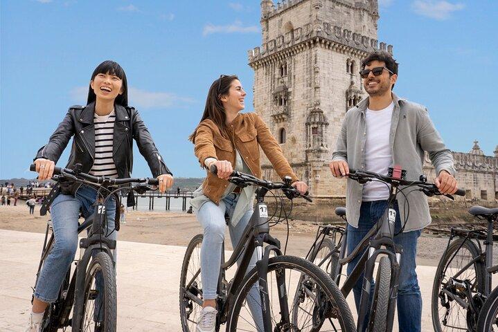 Private Lisbon 360º Guided Tour: Boat Trip, Bike, Walk & Tramway