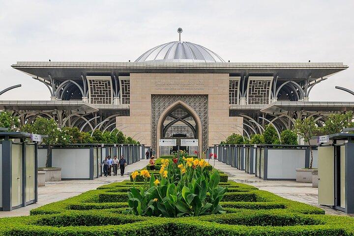 Private Kuala Lumpur City Tour Including Putrajaya & Batu Caves