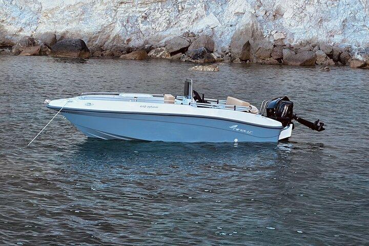 Half Day Private Boat Exoerience with Skipper in Milos