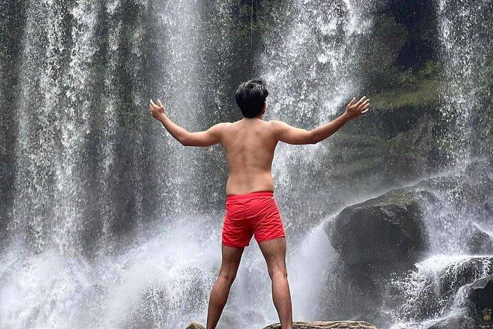 Kullen Waterfall Park with Small Group included entrance fee