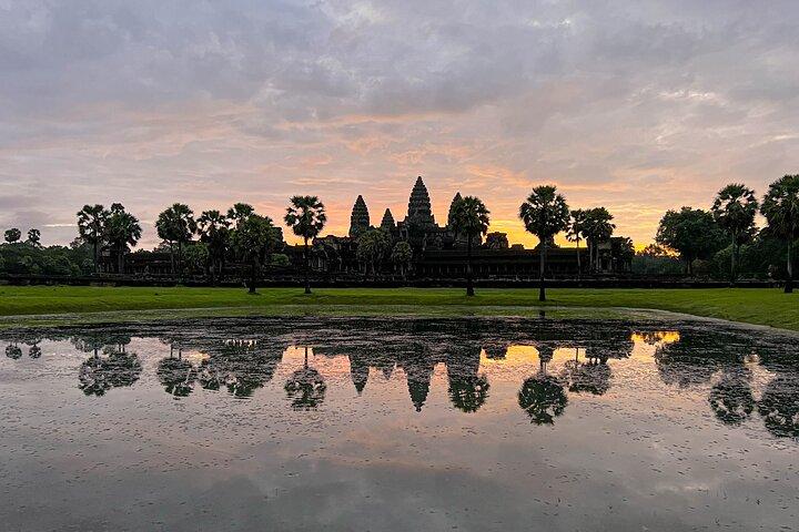 From Siem Reap: Angkor Wat and Floating Village 3-Day Trip