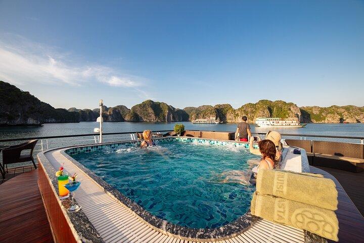 4-Day Hanoi to Ninh Binh and Halong Bay Overnight 5 Star Cruise