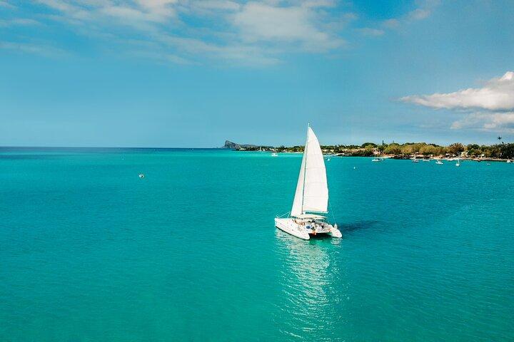 3 North Islands Catamaran Cruise with Lunch & Drinks on island.