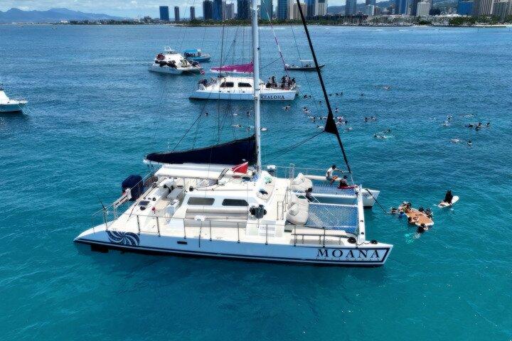 Moana’s Waikīkī Grand Guided Turtle Snorkel & Sailing Adventure