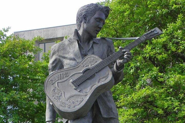 Premium Elvis Experience: City Tour with Graceland Tickets
