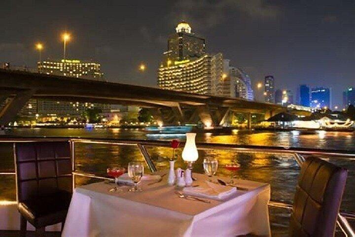 Luxury Cairo Nile Dinner Cruise with Belly Dance & Floka Show
