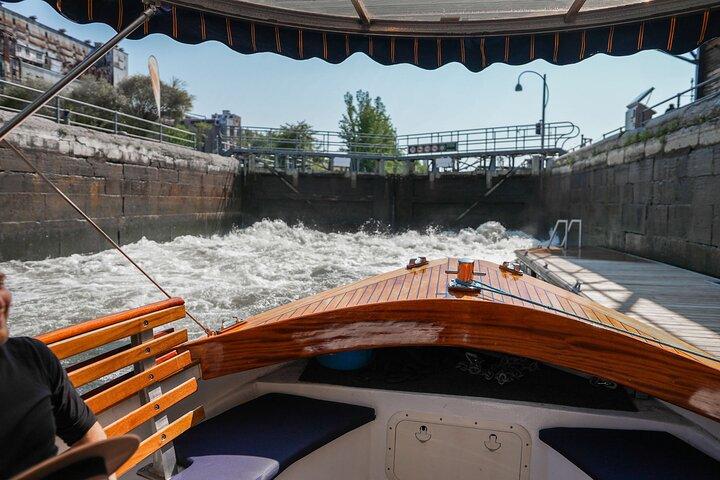 Montreal: Guided Exclusive Electric Boat Tour on Lachine Canal