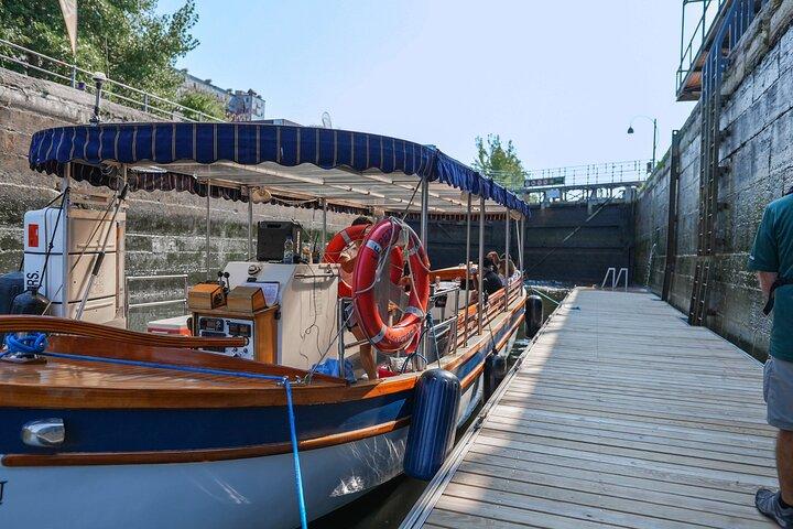 Montreal: Guided Exclusive Electric Boat Tour on Lachine Canal