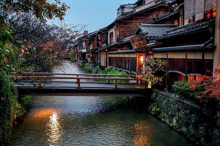 Takashi's local food adventure through Gion Kyoto tips of Ramen