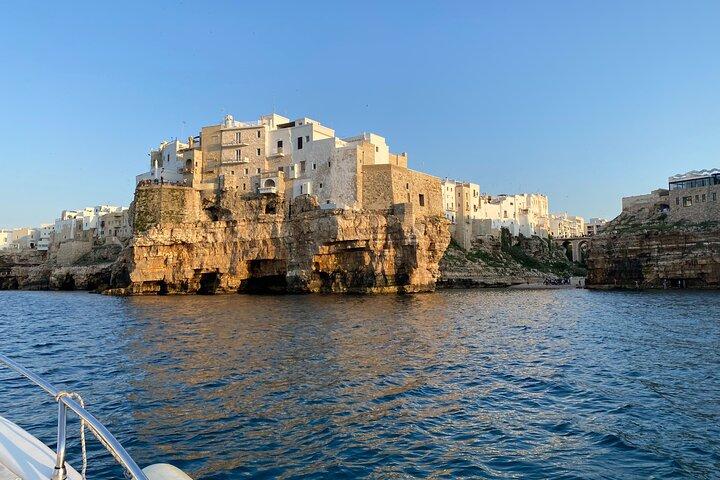 Boat excursion to Polignano a Mare between caves and coves