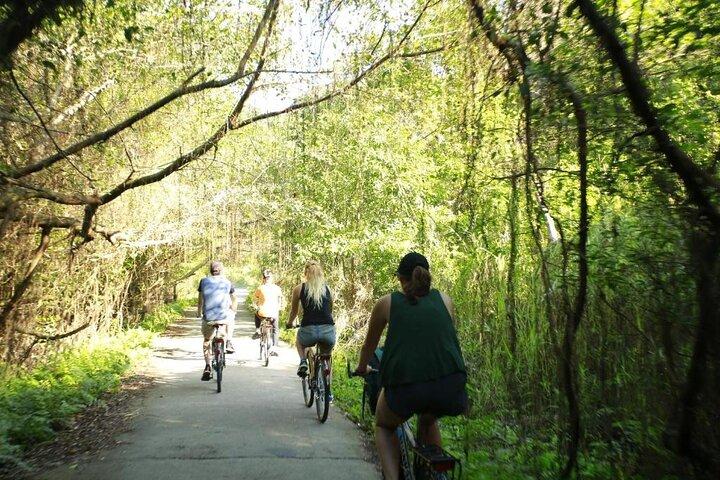 Lan Ha Bay Overnight Cruise: Cat Ba Island, Kayaking and Biking