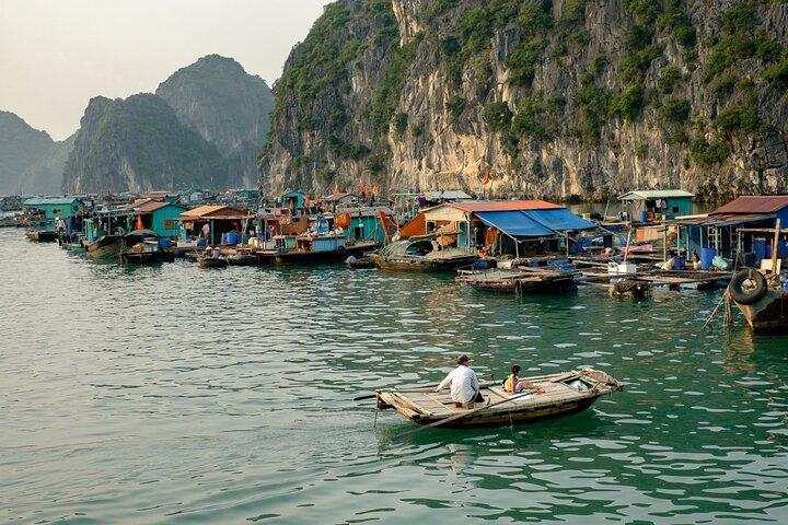 Lan Ha Bay Overnight Cruise: Cat Ba Island, Kayaking and Biking