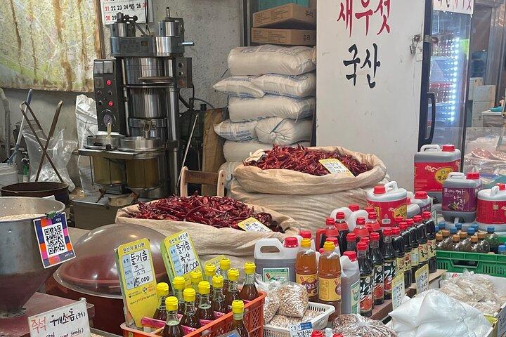 Local Seoul Tour at Traditional Market with Han River Picnic