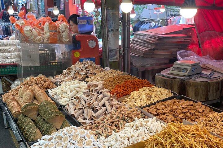 Local Seoul Tour at Traditional Market with Han River Picnic