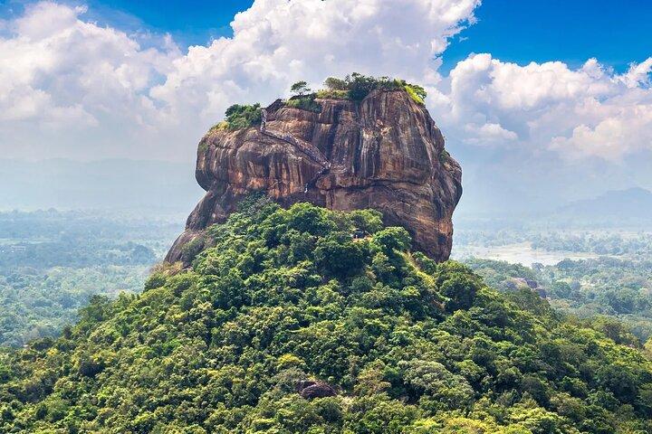 Airport Taxi Transfers from Colombo Airport to Sigiriya