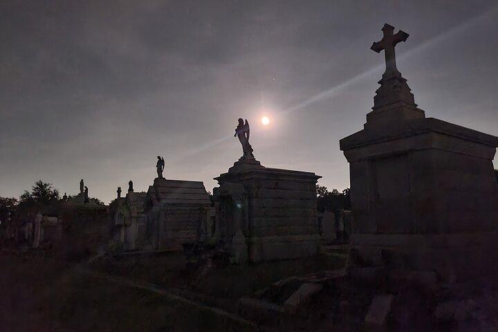 New Orleans Dead of Night Ghosts and Cemetery Bus Tour