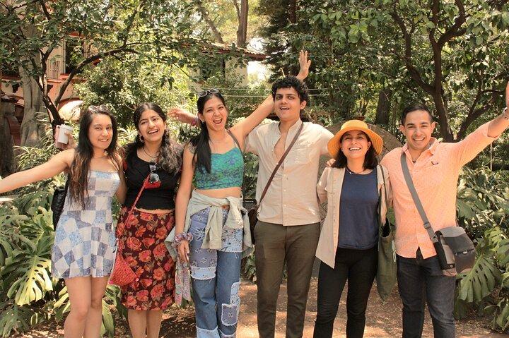 Vibrant Coyoacán Art Tour with Flavorful Mexican Fruit Tasting!