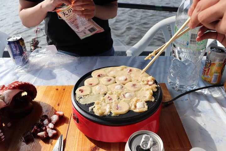 Takoyaki Cooking Experience in Osaka Bay by Cruise