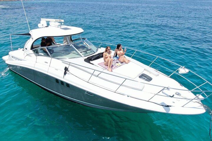 Private Yacht Sea Ray all-inclusive charter in Cabo