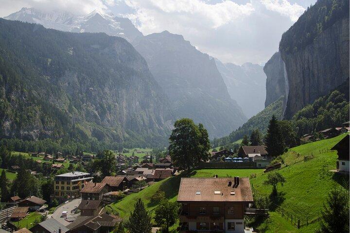Interlaken Customized Private Sightseeing Tour by Car with Local