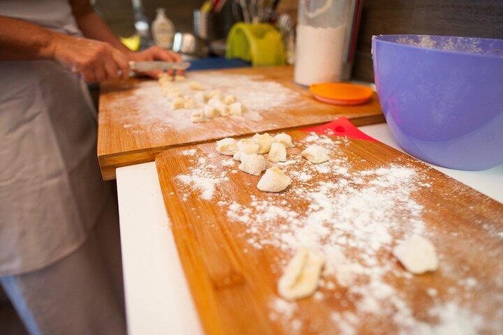 Cesarine: Small group Pasta and Tiramisu class in Siracusa