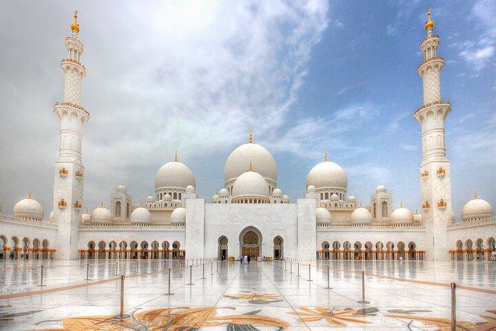 Abu Dhabi Private City Tour with Dining at Emirates Palace