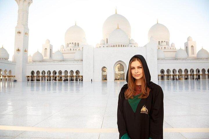 Tour of Qasr Al Watan and Sheikh Zayed Mosque From Dubai