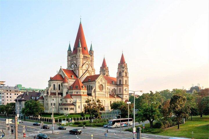Hallstatt, Salzburg, Munich 2 Days with Private Transfer & Guides