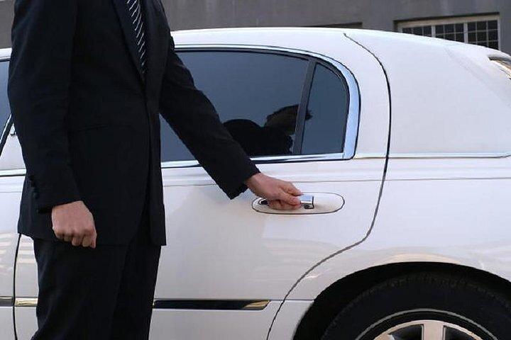 Ha Noi airport Arrival or Departure By Private car transfers