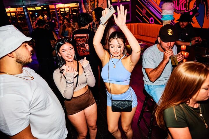 Barcrawl on Fremont Street Tour