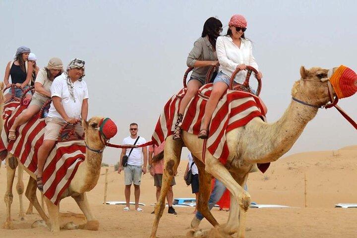 Evening Desert Safari Tour with BBQ Dinner and Live Show in Dubai