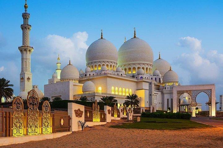 Abu Dhabi City Tour & Sheikh Zayed Grand Drive through Louver Museum