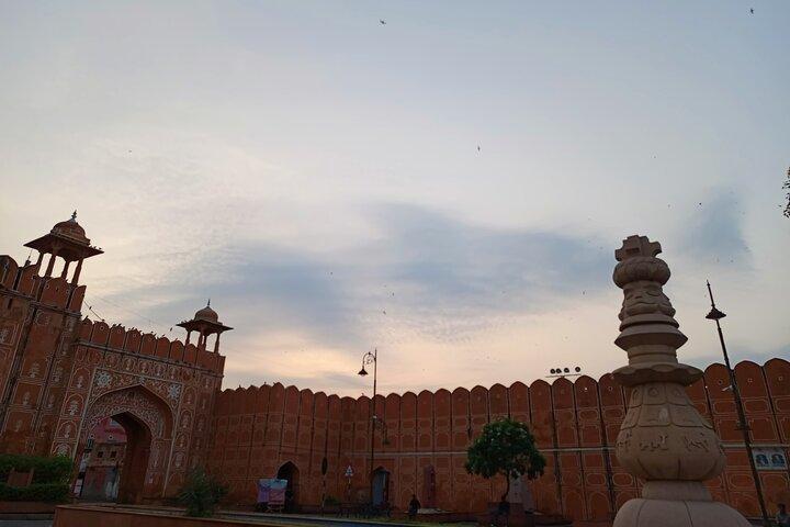 Guided Morning E-Rickshaw Ride with Food Tasting at Jaipur