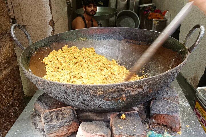 Guided Morning E-Rickshaw Ride with Food Tasting at Jaipur