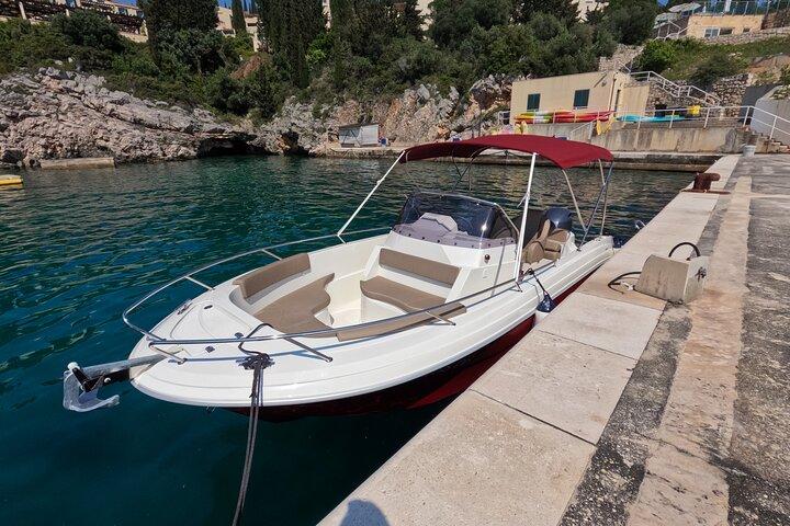 Private Speedboat Tour- Blue cave, sandy beaches and snorkelling