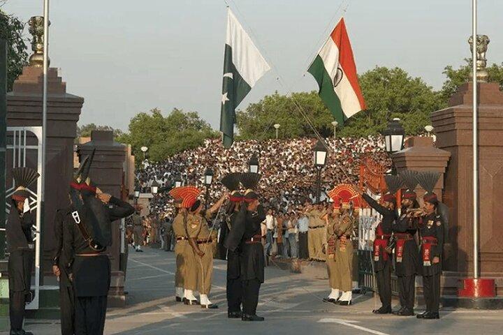 Wagah Border Retreat Ceremony With Traditional Dinner