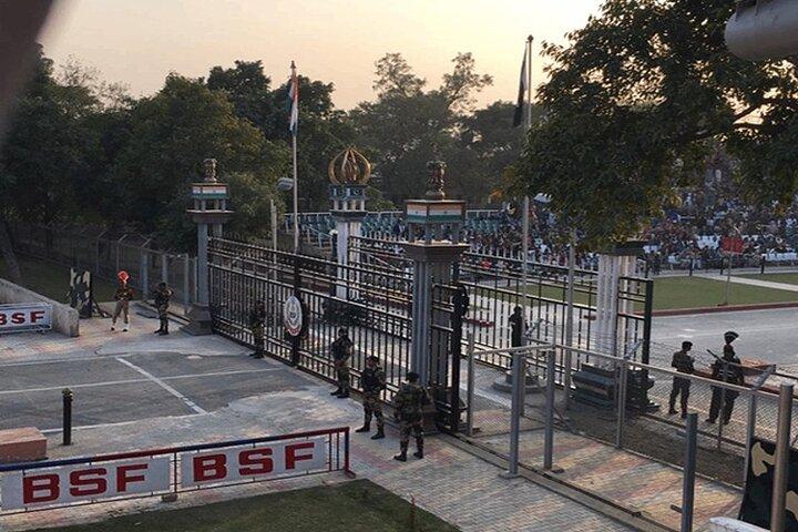 Wagah Border Retreat Ceremony With Traditional Dinner