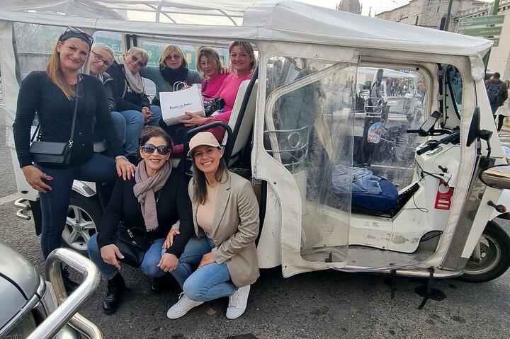 Explore Lisbon aboard our fun tuk tuk