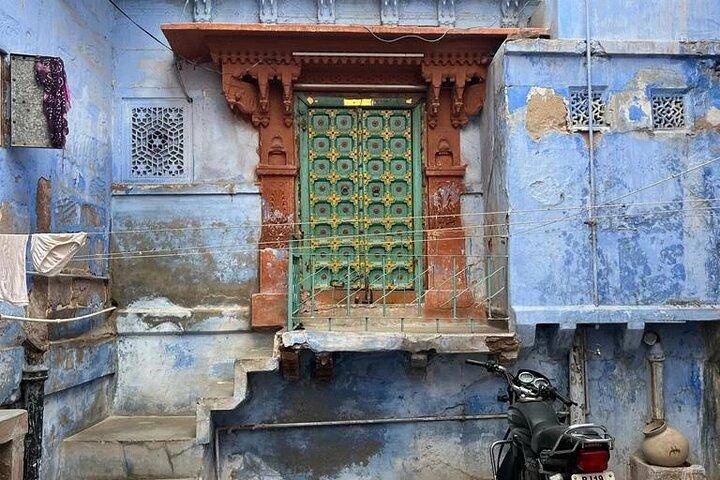 Walk to blue heritage tour with rishi