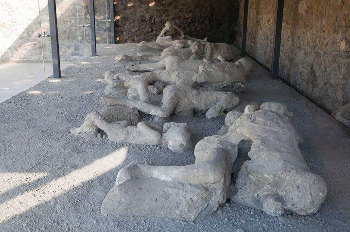 Private Transfer from Naples to Sorrento with Visit to Pompeii