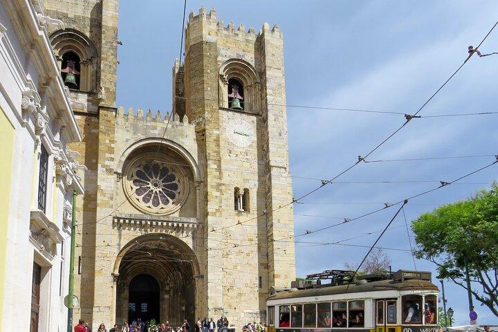 Lisbon Private City Tour with a River Boat Crossing Included