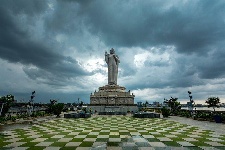 Hussain Sagar Lake Private Walking Tour in Hyderabad