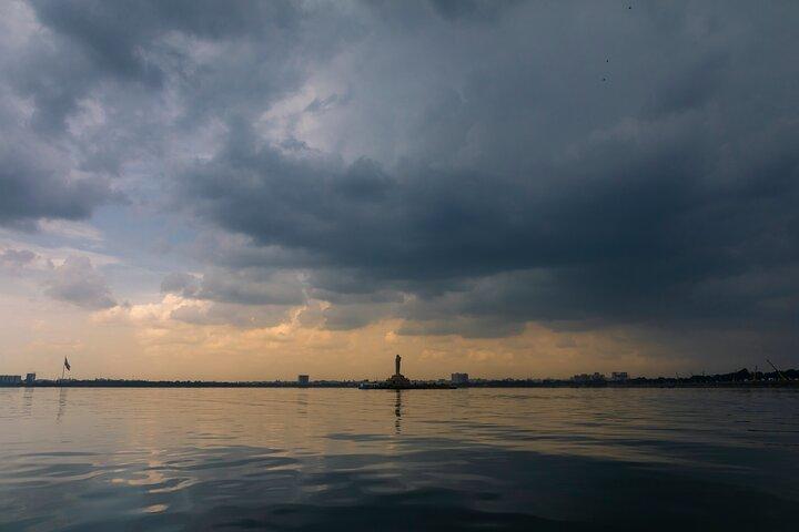 Hussain Sagar Lake Private Walking Tour in Hyderabad