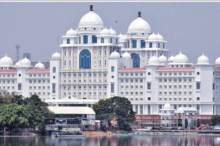 Hussain Sagar Lake Private Walking Tour in Hyderabad