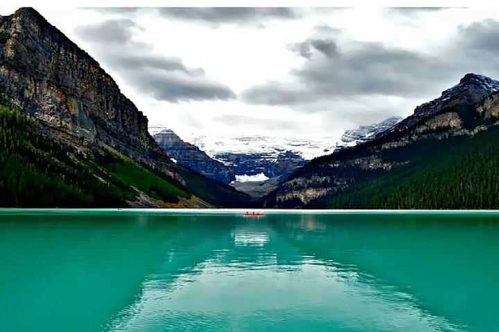 From Banff/Canmore: Trip to Moraine Lake and Lake Louise